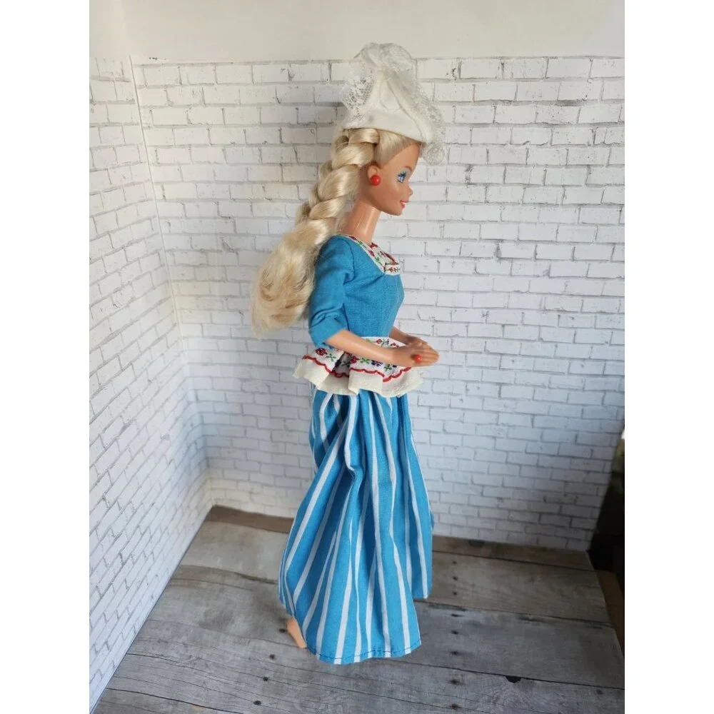 1993 Mattel Dolls of the World Dutch Barbie Blonde Braids Blue Dress Vintage - Picture 3 of 7